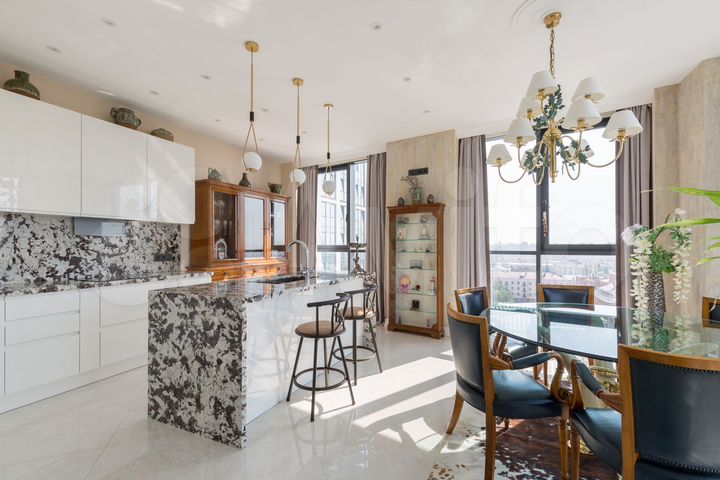 3-к. квартира, 105 м², 10/21 эт.