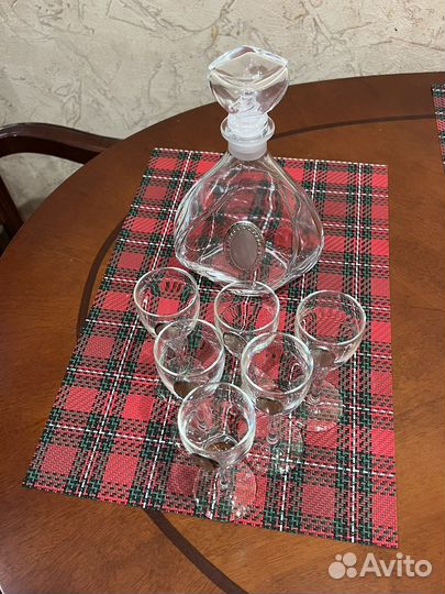 Графин и рюмки