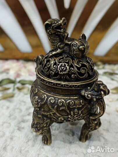 Носорог литой,целый