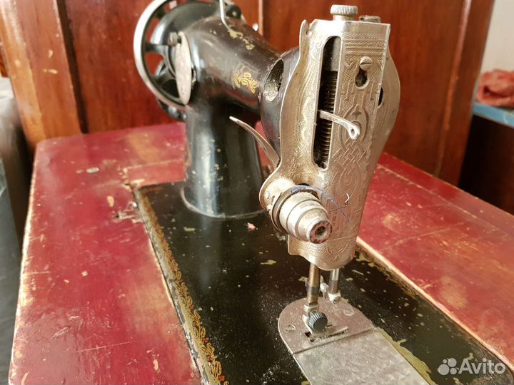 Швейная машина Подольск ножная на станине Singer