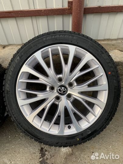Оригинальные диски камри r18 на зимних шинах