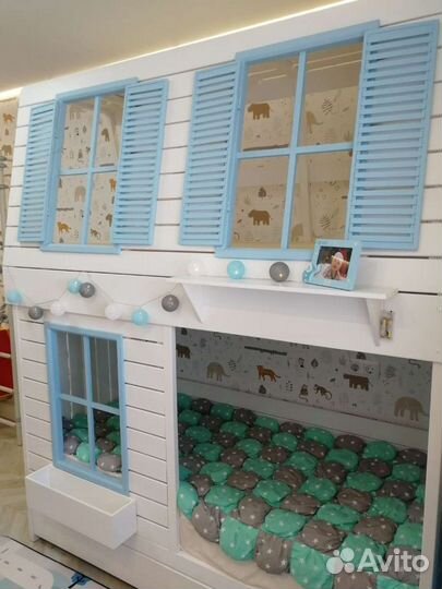 Двухэтажная детская кровать домик