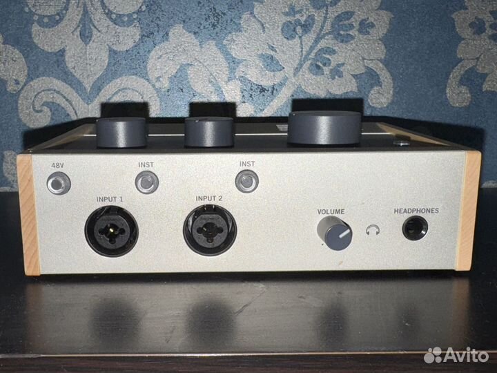 Universal audio volt 276