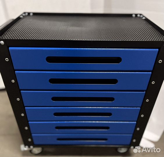 Тележка с инструментом Rock Force 142 предмета