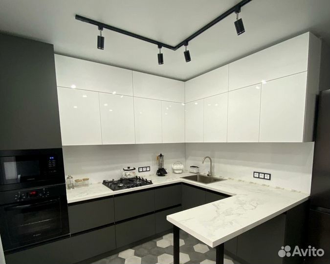 Кухонный гарнитур под потолок