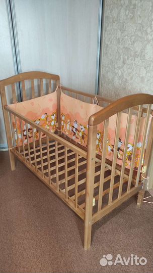 Детская кроватка с маятником. Торг