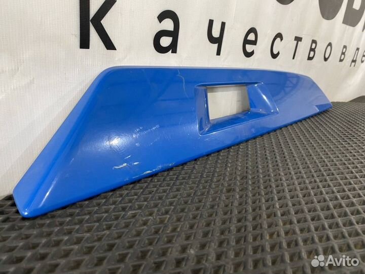 Накладка кронштейна зеркала прав. Volvo FH4