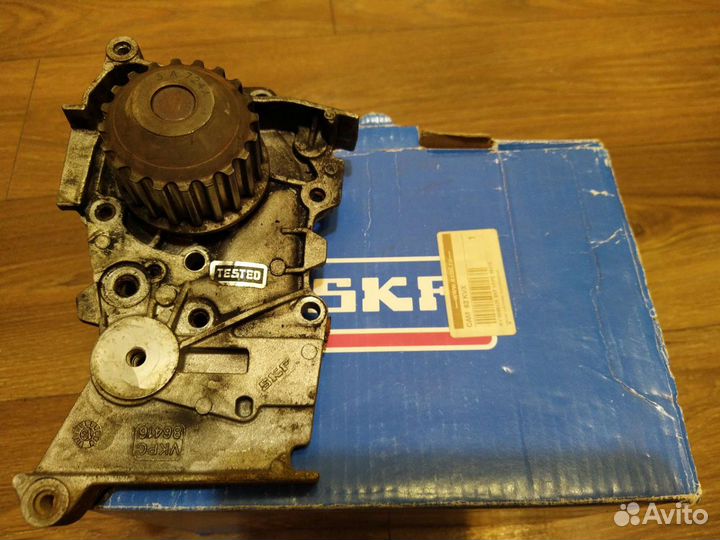 Помпа Б/У рено Меган 2 1.6/16