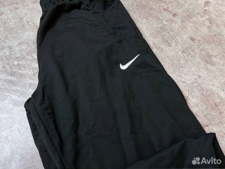 Спортивные костюмы Nike