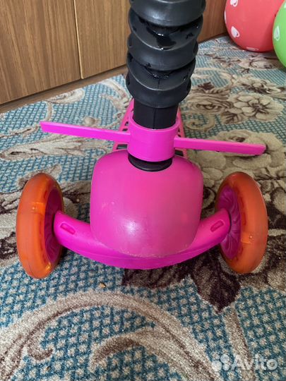 Самокат для девочки с 2 до 5 лет б/у