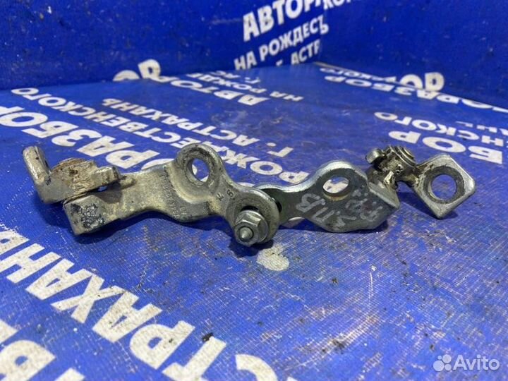 Петля двери Ford Focus 1 седан 2004