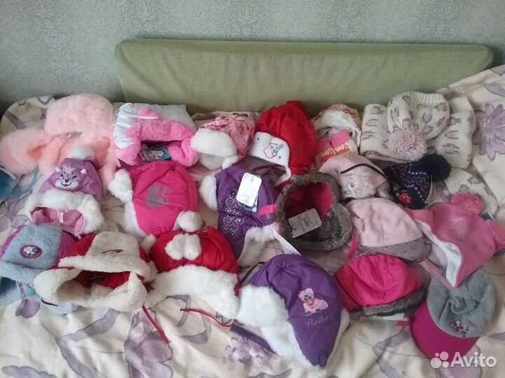 Новые шапки на девочку. Размеры разные