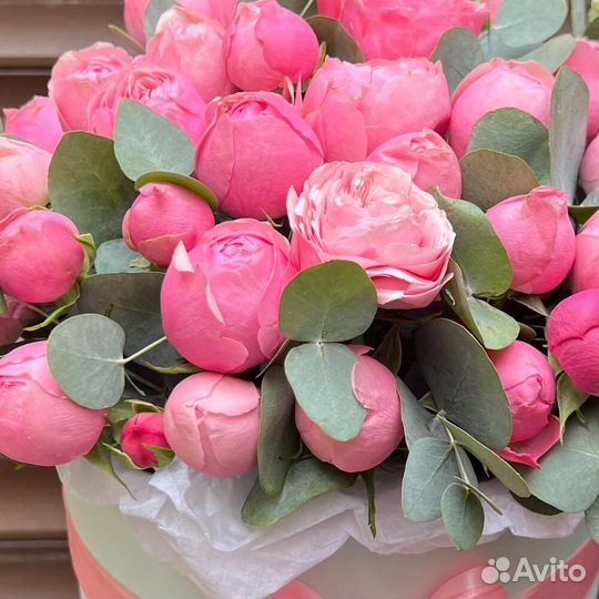 Букет пион роз в шляпной коробке (К 001)