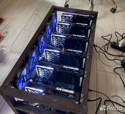 майнинг ферма из мощных асиков с подписями 12.5 BTC и 6.25 BTC