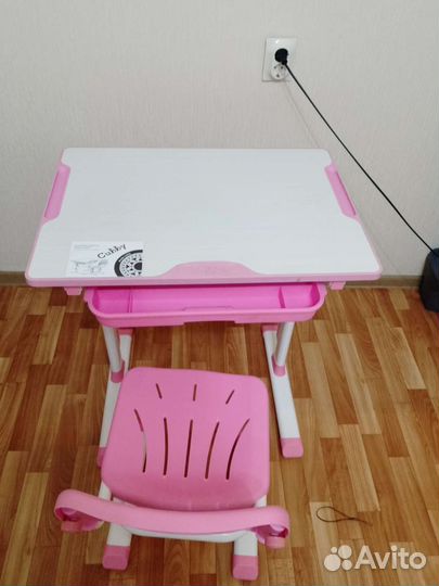 Растущие стол и стул Cubby