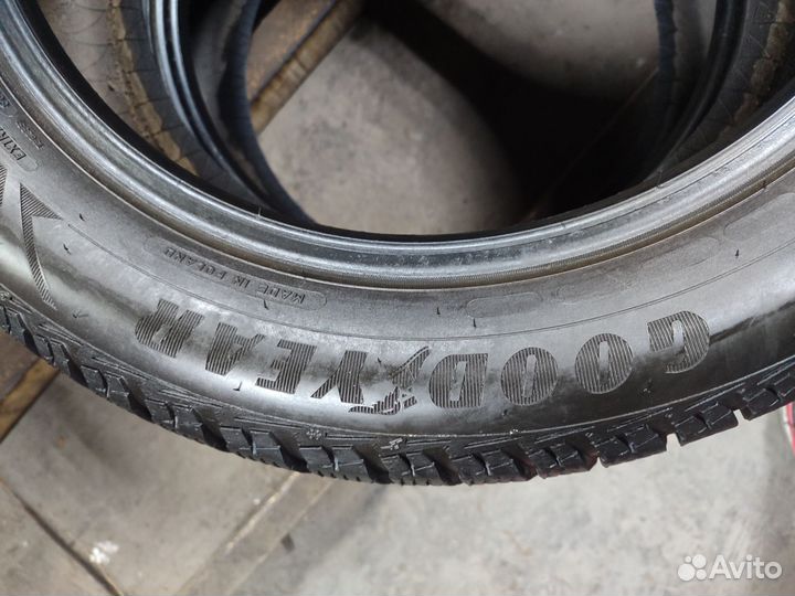 Goodyear UltraGrip 2 215/55 R17