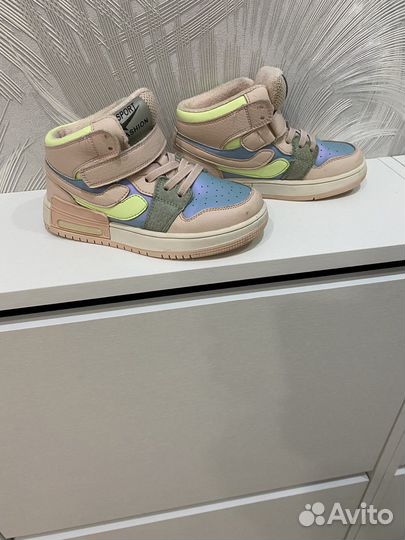 Кроссовки для девочки