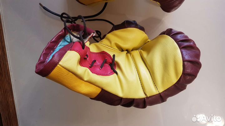 Перчатки детские для бокса и лыжные ботинки