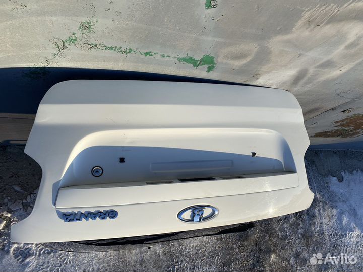 Крышка богажника granta лифтбэк