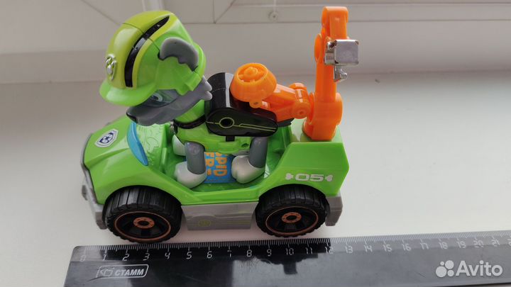 Щенячий патруль Рокки на музыкальной машине