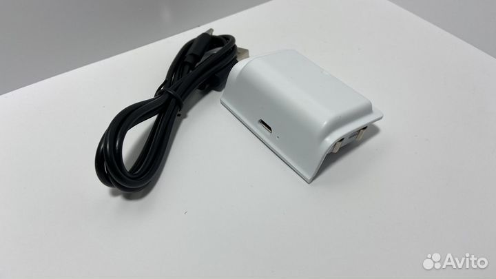 Аккумулятор Xbox one (Dobe TYX 561S, белый)