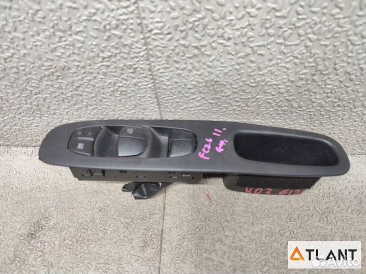 Блок упр. стеклоподьемниками передний правый nissa