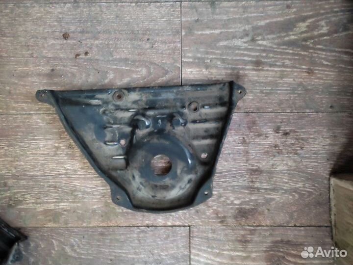 Лобовина двигателя Toyota 3L