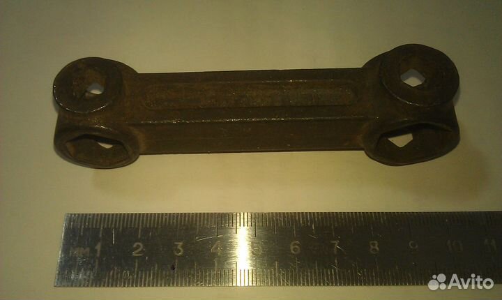 Ключ гаечный универсальный 8 в 1