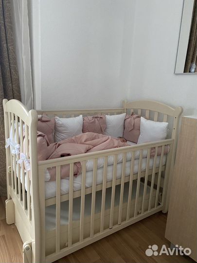 Бортики и одеяло в кроватку