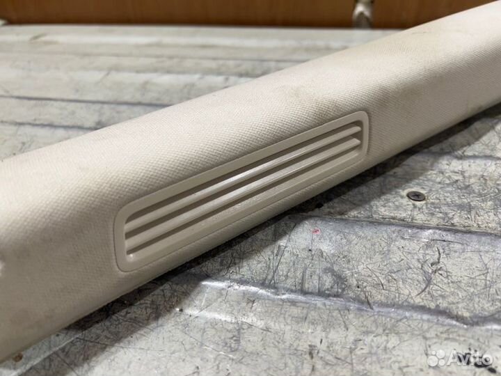 Накладка стойки передняя правая Volkswagen Passat