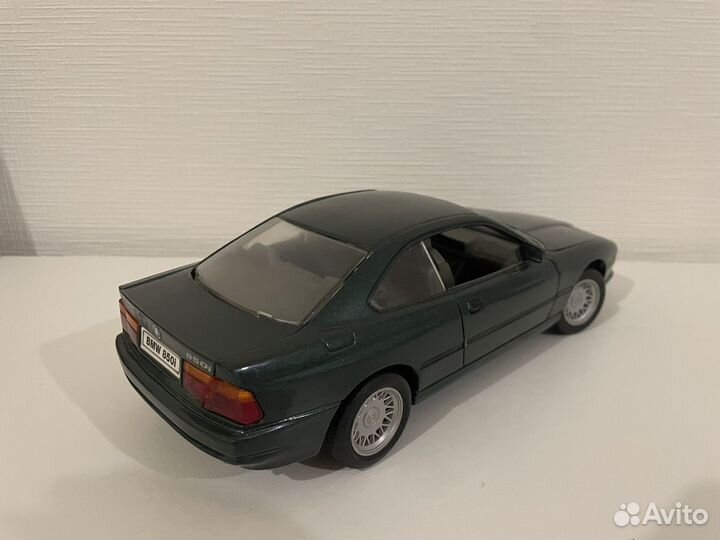Коллекционная модель BMW 850i 1:18