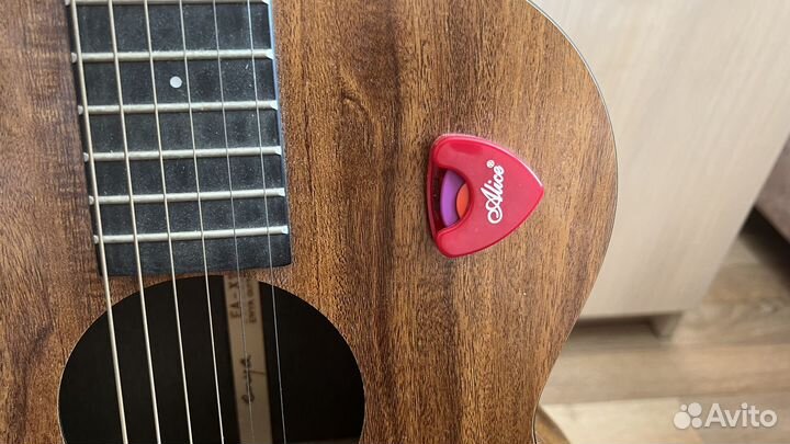 Продаю гитару Enya x1