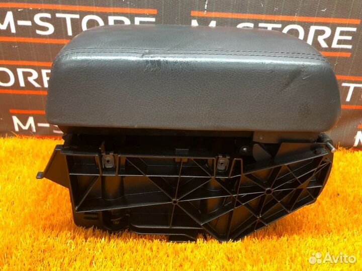 Подлокотник Volkswagen Touareg 7L BHK 2007