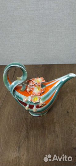 Фарфоровый чайник