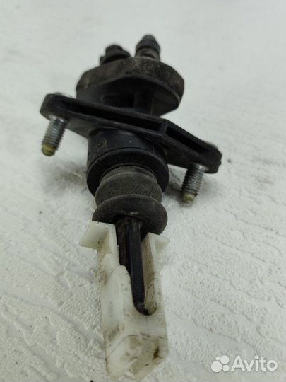 Главный цилиндр сцепления Opel Combo C 2011