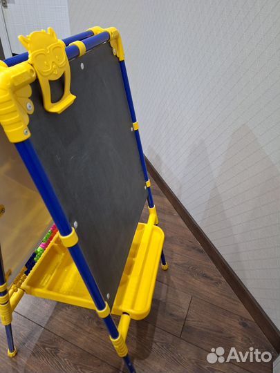 Мольберт и стол