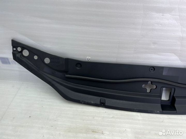 Накладка замка капота Toyota Land Cruiser 200