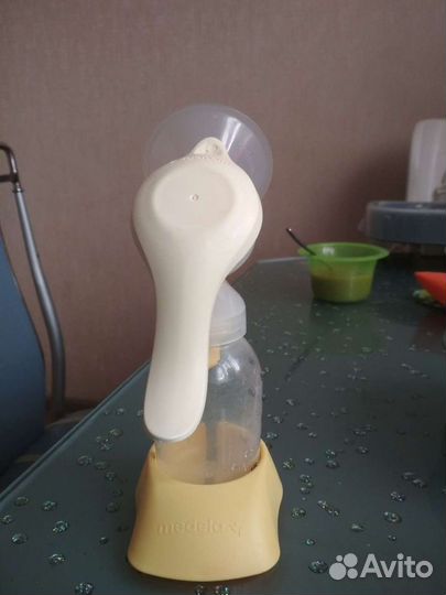 Молокоотсос Medela (Медела) ручной (механический)