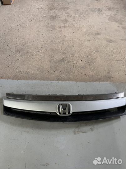Решетка радиатора Honda stream RN1