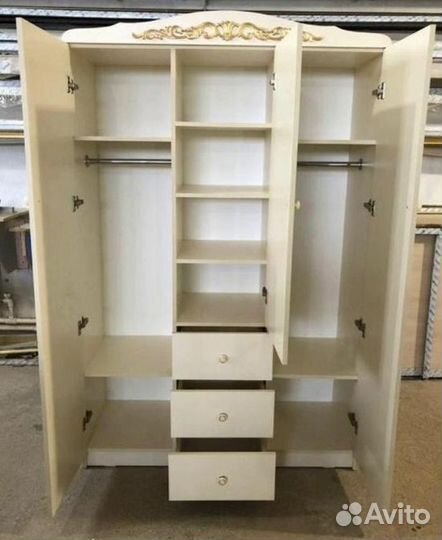 Шкаф детский трехстворчатый