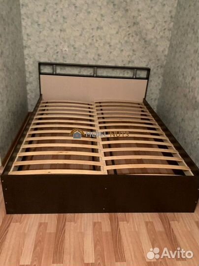 Кровать двуспальная