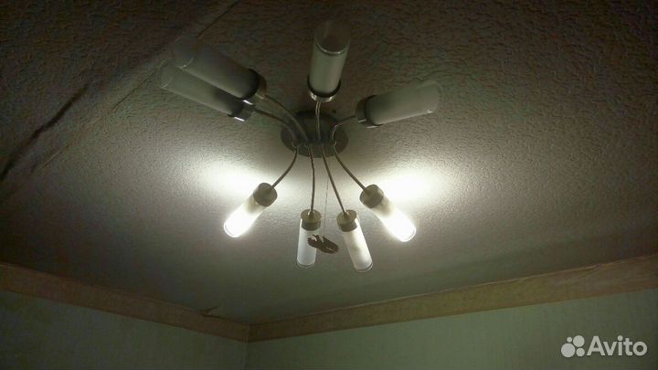 Продам люстру