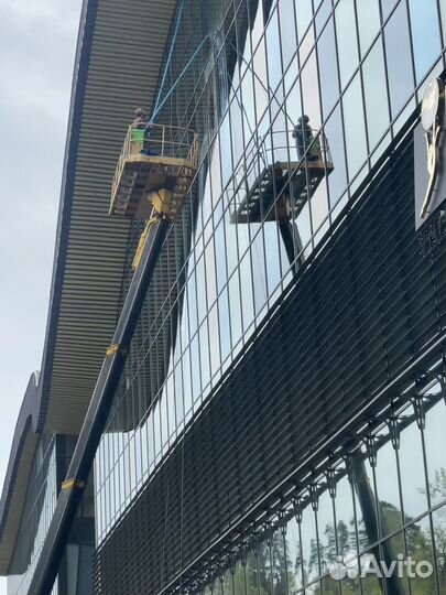 Мойка фасадов и остекления высотных зданий