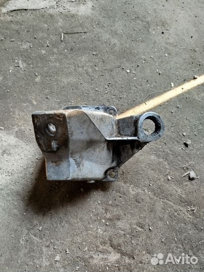 Опора кпп ауди 100 с4