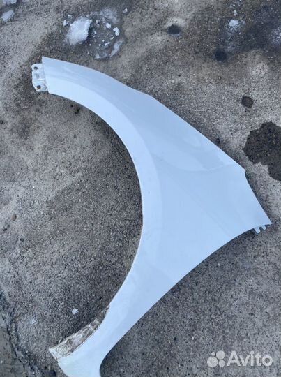 Крыло переднее левое