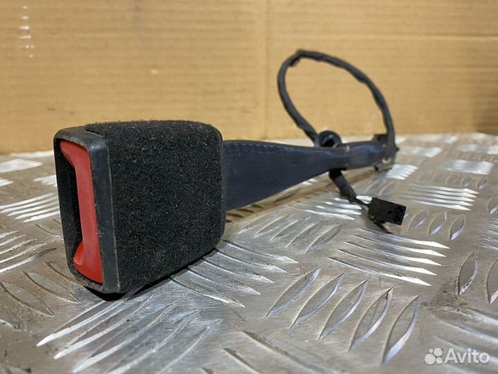 Замок ремня безопасности передний Volkswagen 3