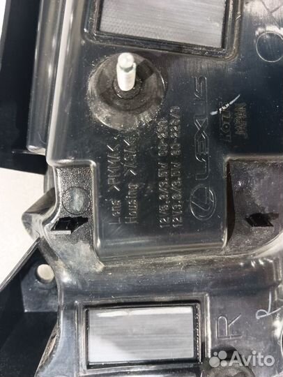 Фонарь задний правый внутренний Lexus LX 815816033