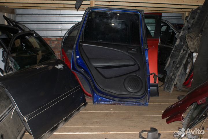 Задняя левая дверь Mitsubishi Outlander CU