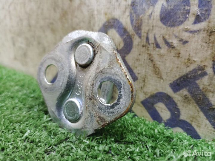 Ответная часть замка двери передняя правая Mazda 6