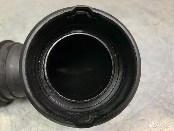 Патрубок интеркулера Volkswagen Touareg 2002-2010